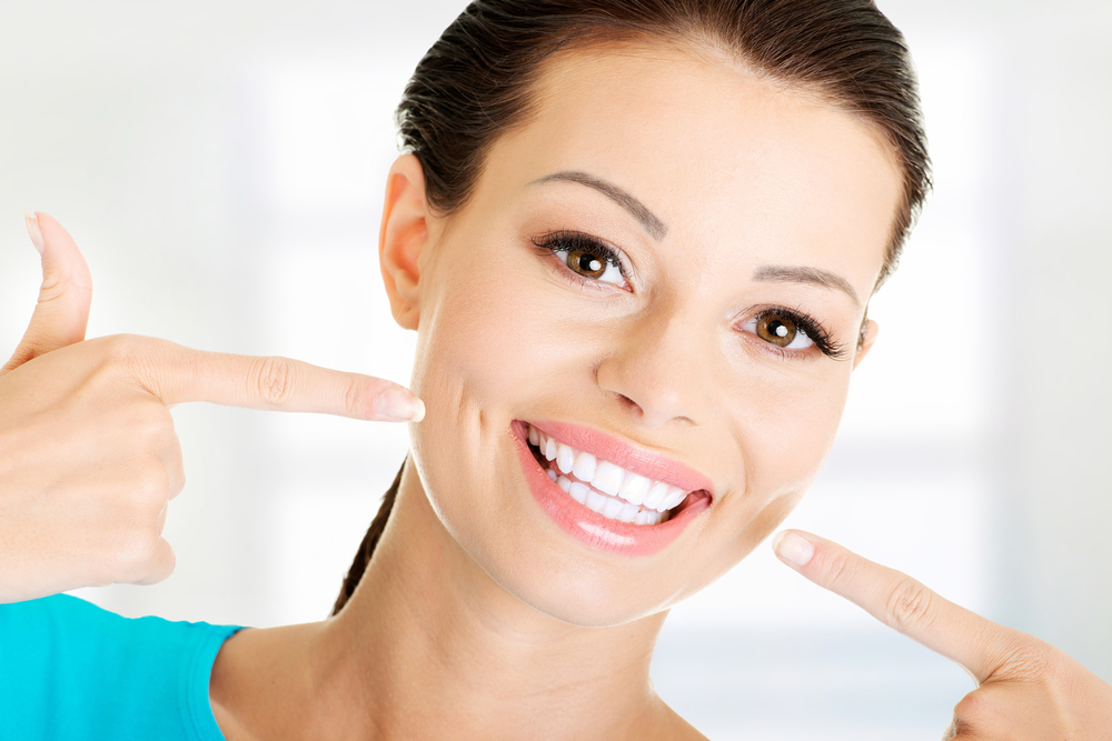 Teeth Whitening: 5 Effective At-home Procedures